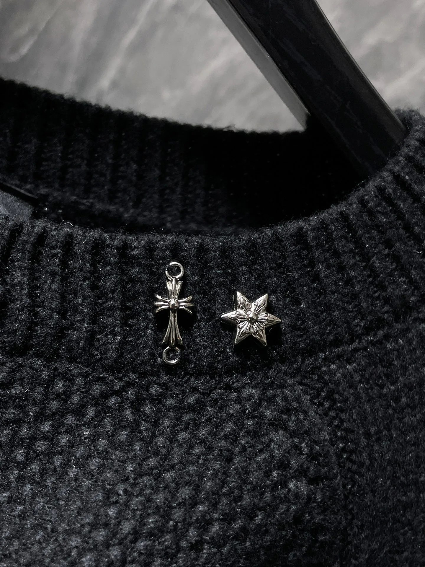 P236 Chrome Hearts 🍁Autumn and winter sweater series🍁 Cross metal➕hole treatment Selected high-quality wool blended knitted fabric Non-common version on the market Recommended colors: black gray white